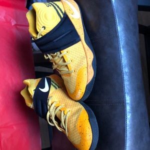 Kyrie 2 School Bus edition size 5